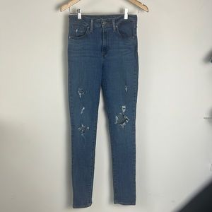 Levi’s high rise skinny ripped jeans stretchy size 28